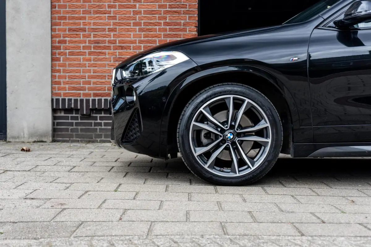 sDrive20i M-Sport Pano / H&K / Camera