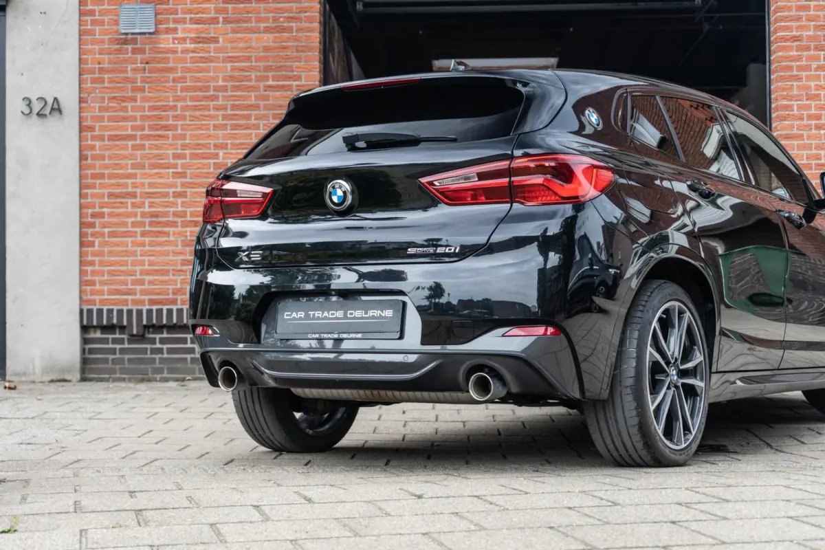 sDrive20i M-Sport Pano / H&K / Camera