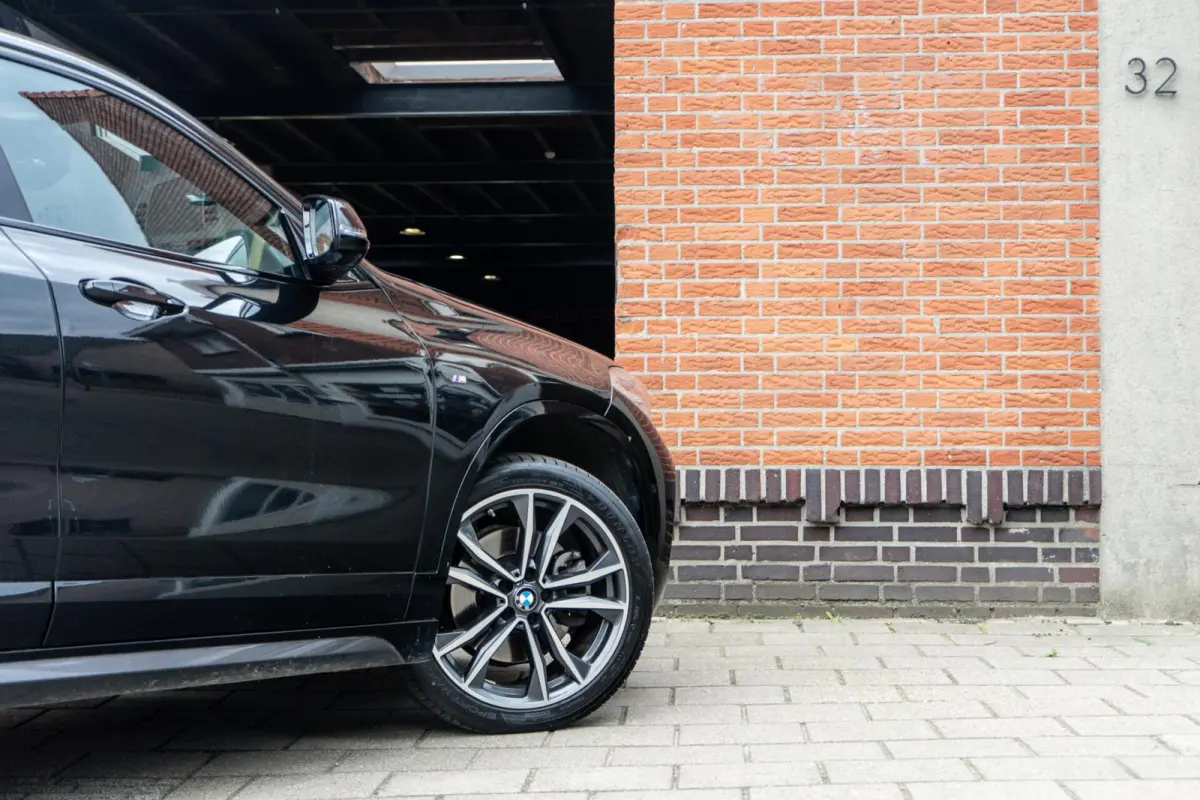 sDrive20i M-Sport Pano / H&K / Camera