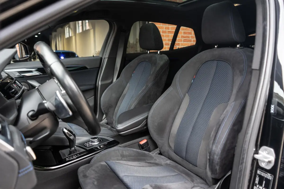 sDrive20i M-Sport Pano / H&K / Camera