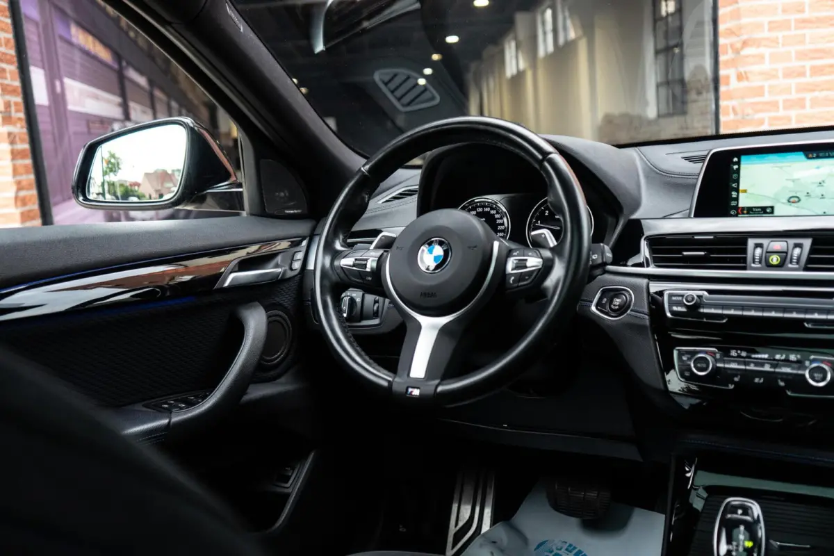 sDrive20i M-Sport Pano / H&K / Camera