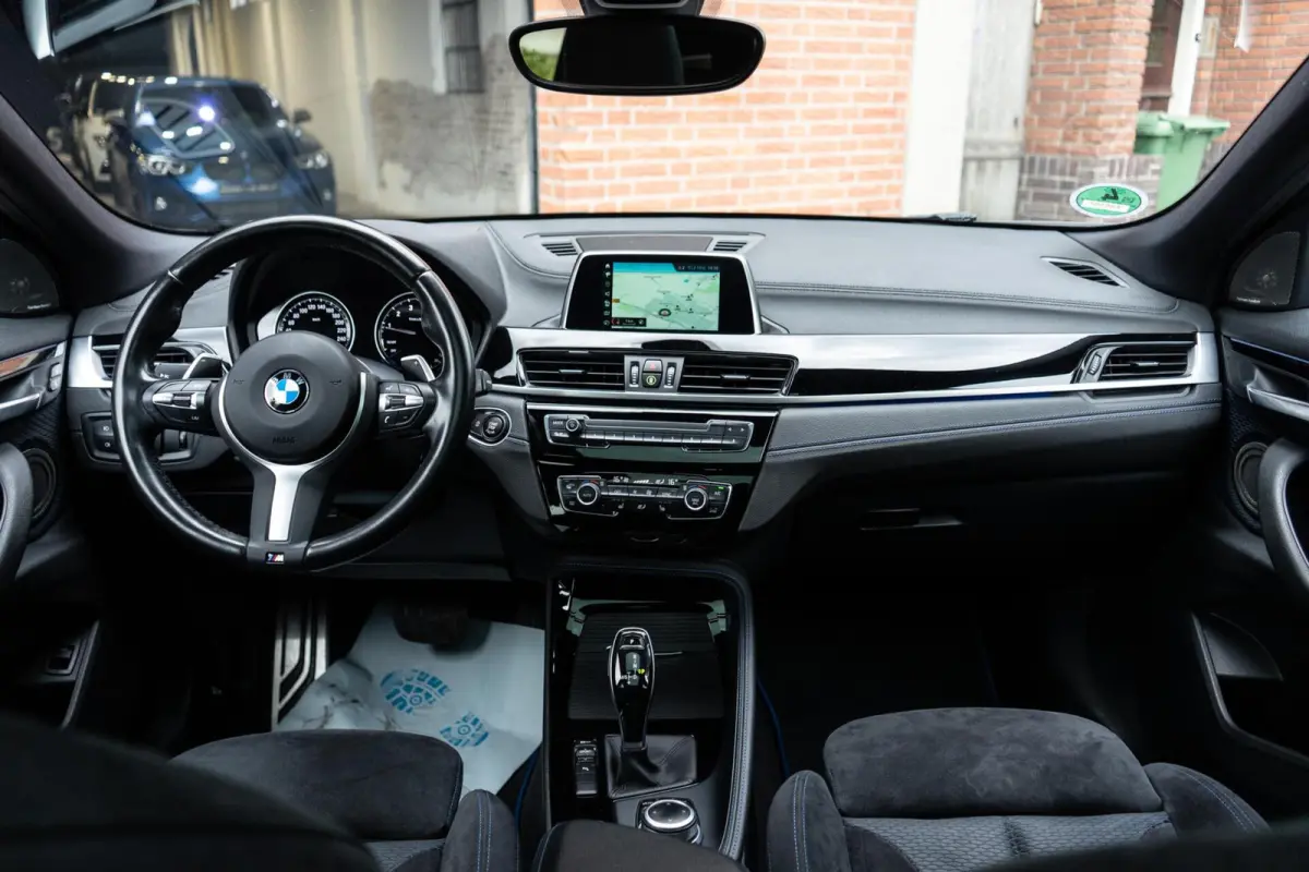 sDrive20i M-Sport Pano / H&K / Camera