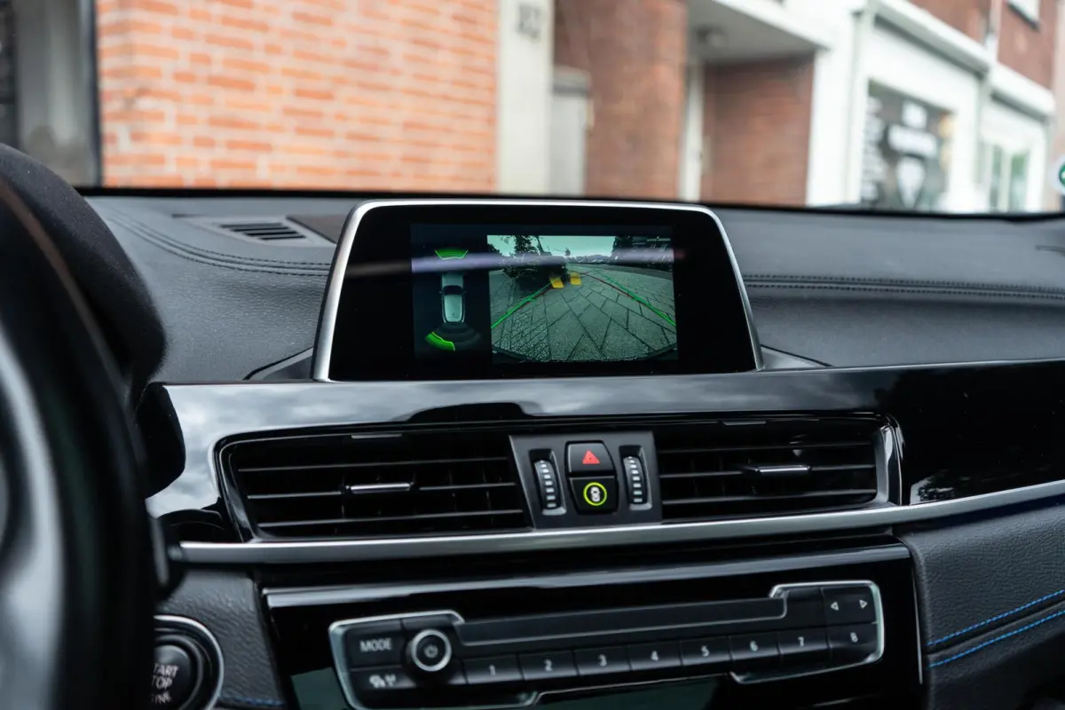 sDrive20i M-Sport Pano / H&K / Camera