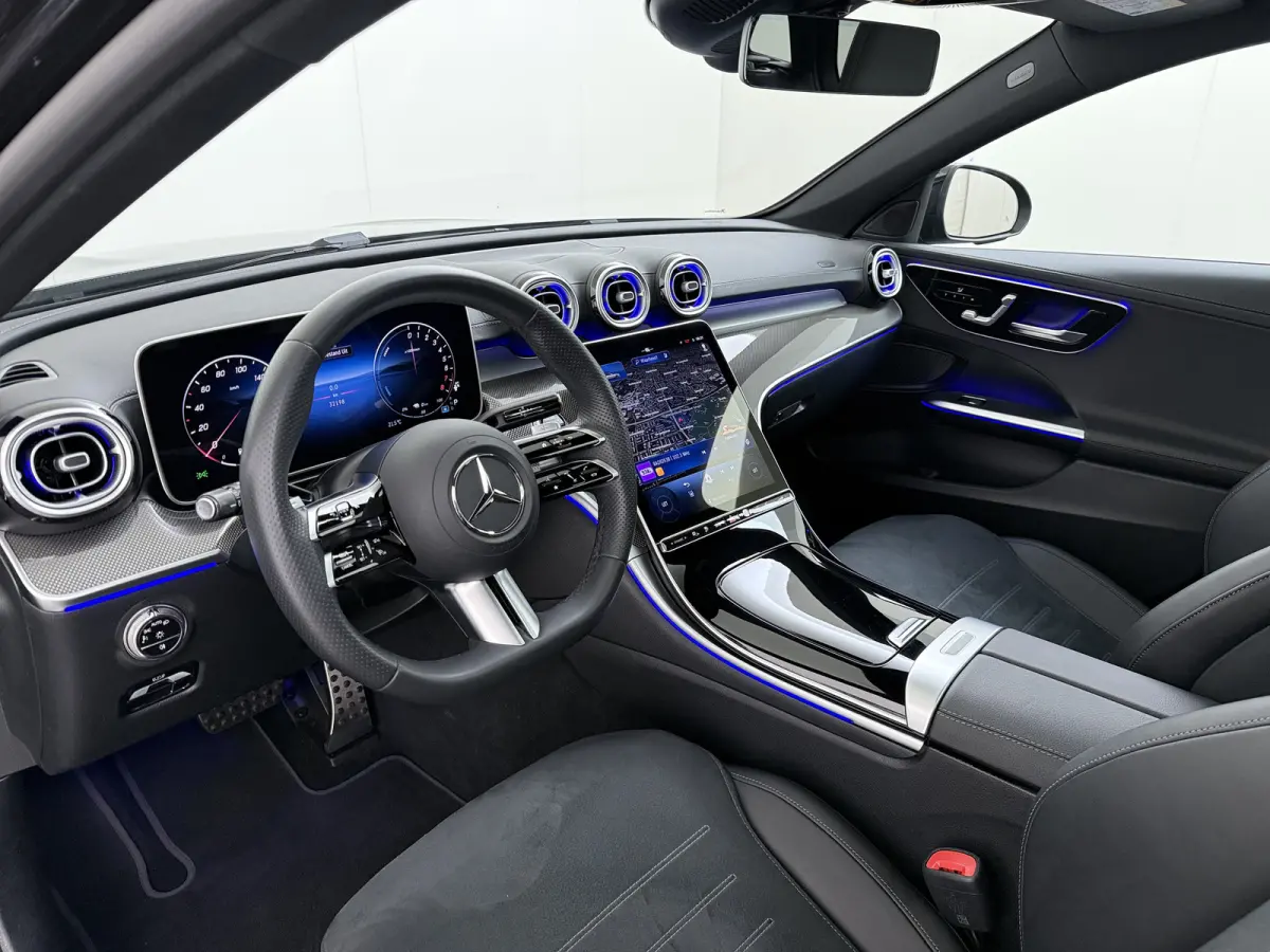 300e AMG // SoH 99% // Trekhaak // Panoramadak // Distronic // 360 Camera // Memory // Sfeerverlichting