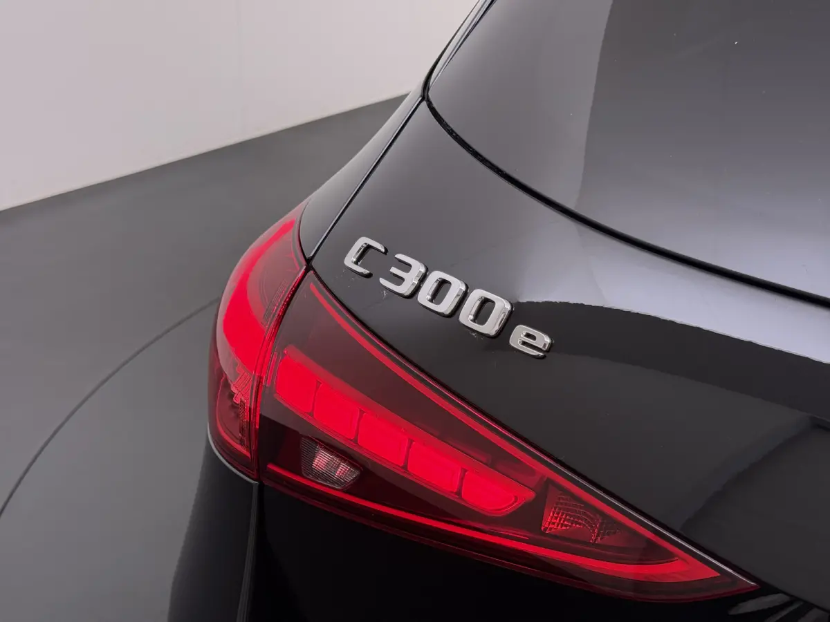 300e AMG // SoH 99% // Trekhaak // Panoramadak // Distronic // 360 Camera // Memory // Sfeerverlichting