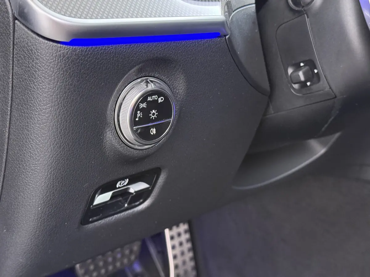300e AMG // SoH 99% // Trekhaak // Panoramadak // Distronic // 360 Camera // Memory // Sfeerverlichting