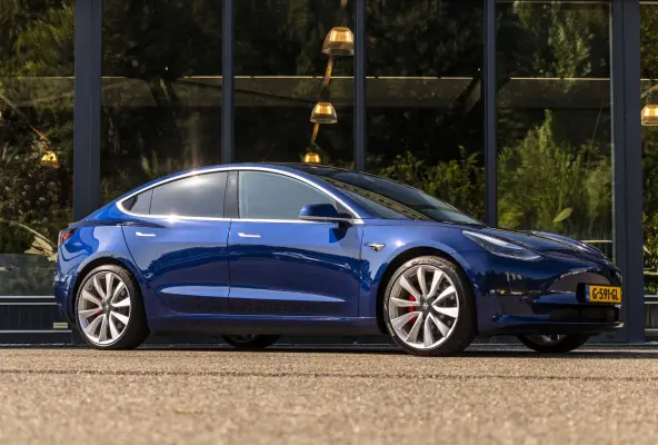 Performance AWD 75 kWh SOH 85.8%