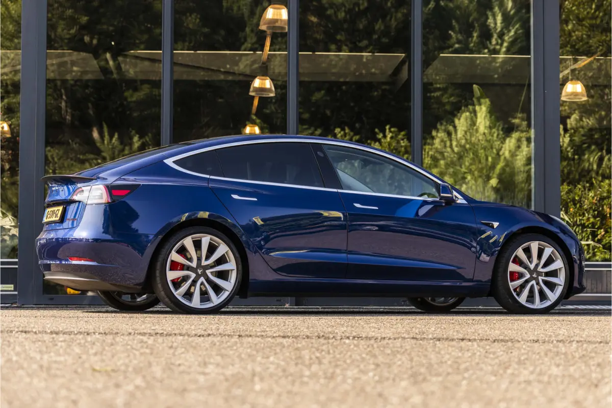 Performance AWD 75 kWh SOH 85.8%