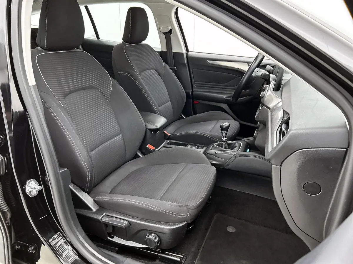 1.5 EcoBoost Titanium Business | TREKHAAK | Cruise control | Parkeersensoren voor en achter | Apple Carplay / Android Auto | Keyless