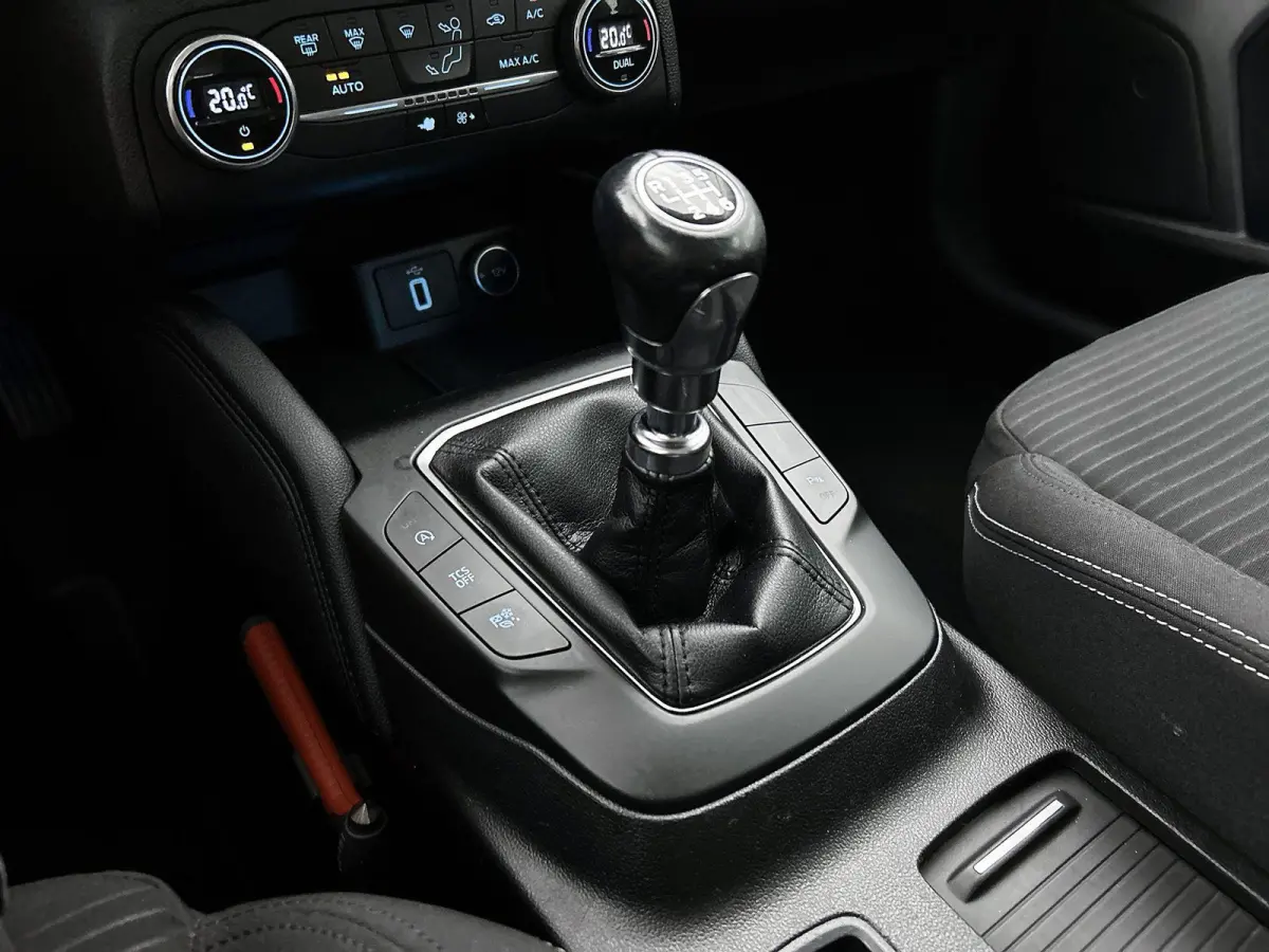1.5 EcoBoost Titanium Business | TREKHAAK | Cruise control | Parkeersensoren voor en achter | Apple Carplay / Android Auto | Keyless