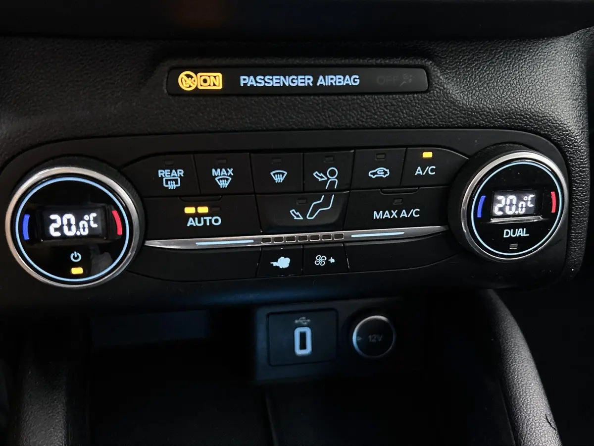 1.5 EcoBoost Titanium Business | TREKHAAK | Cruise control | Parkeersensoren voor en achter | Apple Carplay / Android Auto | Keyless