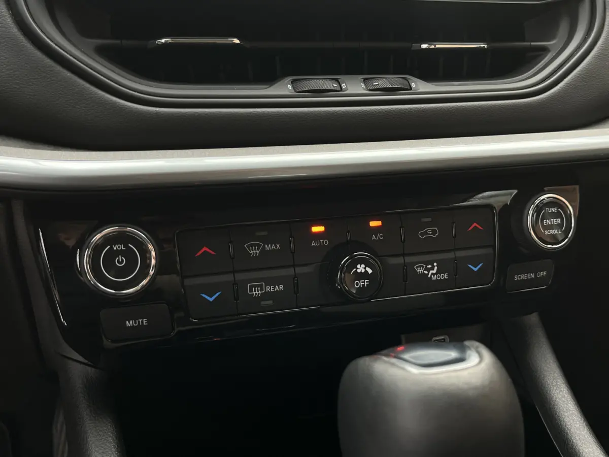 130 e-Hybrid Automaat Altitude | Keyless | Camera rondom | Carplay/Android Auto |