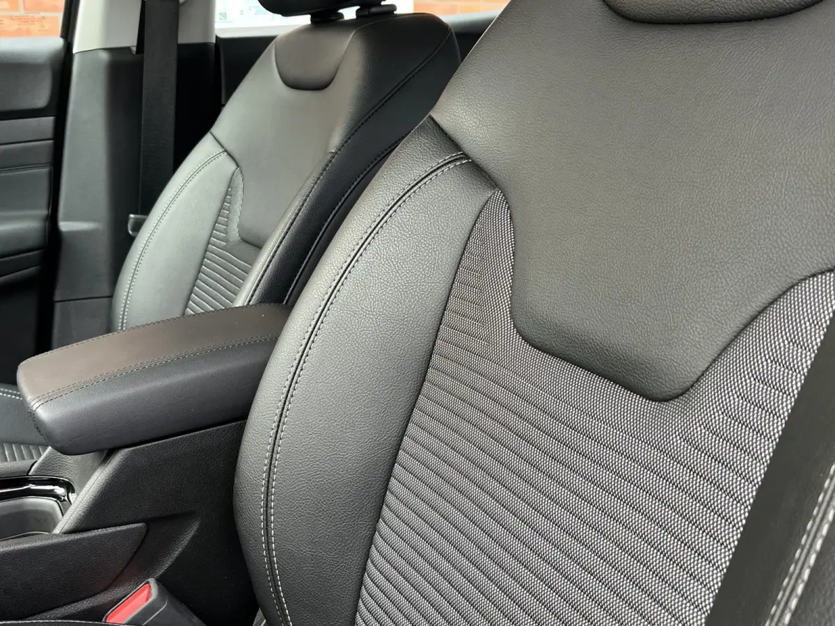 130 e-Hybrid Automaat Altitude | Keyless | Camera rondom | Carplay/Android Auto |