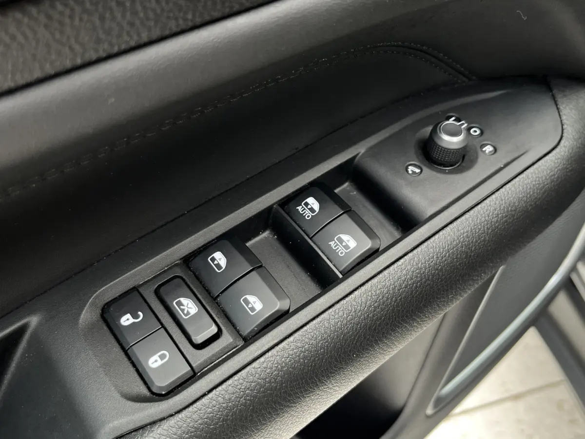 130 e-Hybrid Automaat Altitude | Keyless | Camera rondom | Carplay/Android Auto |