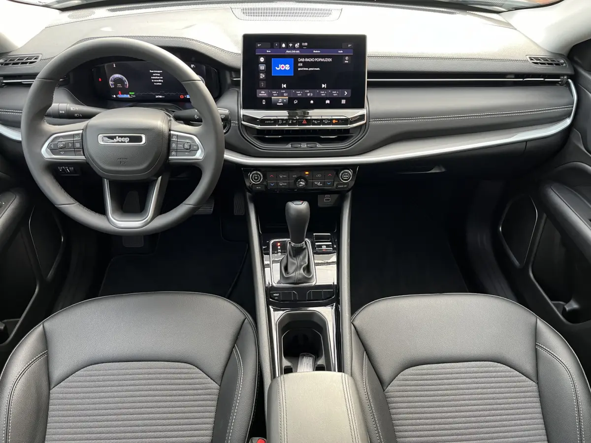 130 e-Hybrid Automaat Altitude | Keyless | Camera rondom | Carplay/Android Auto |