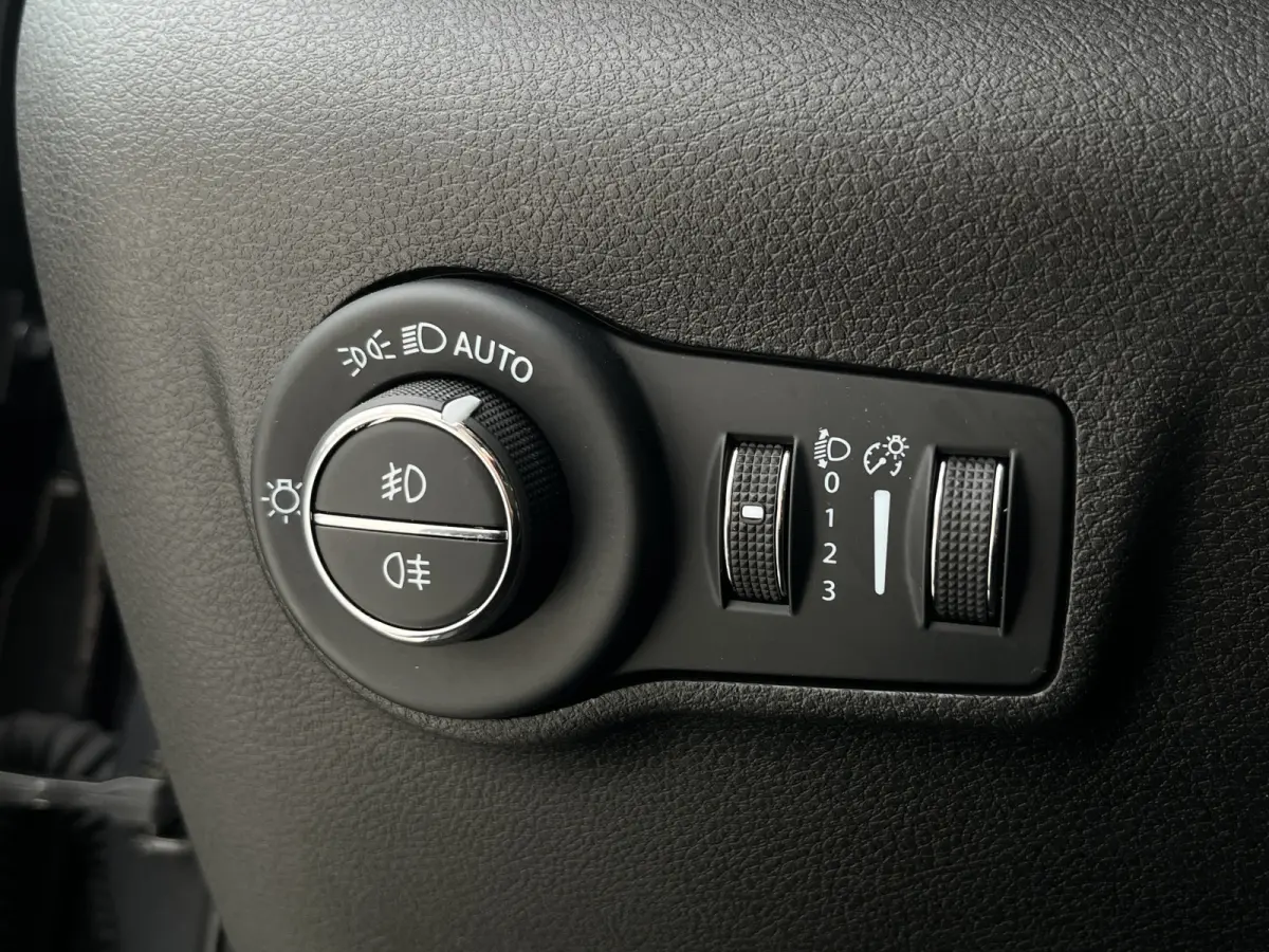 130 e-Hybrid Automaat Altitude | Keyless | Camera rondom | Carplay/Android Auto |