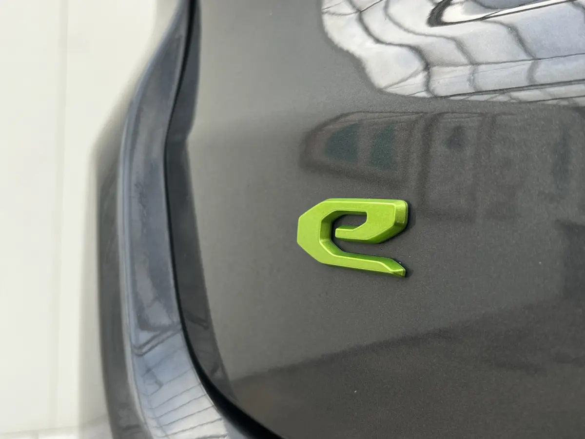 130 e-Hybrid Automaat Altitude | Keyless | Camera rondom | Carplay/Android Auto |