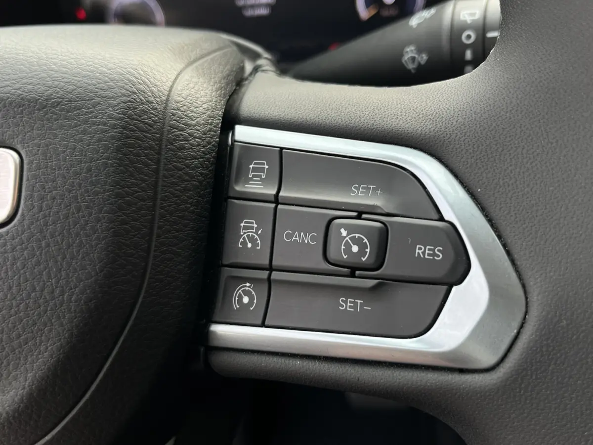 130 e-Hybrid Automaat Altitude | Keyless | Camera rondom | Carplay/Android Auto |