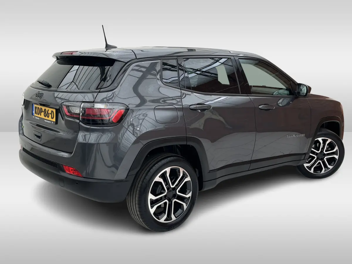 130 e-Hybrid Automaat Altitude | Keyless | Camera rondom | Carplay/Android Auto |