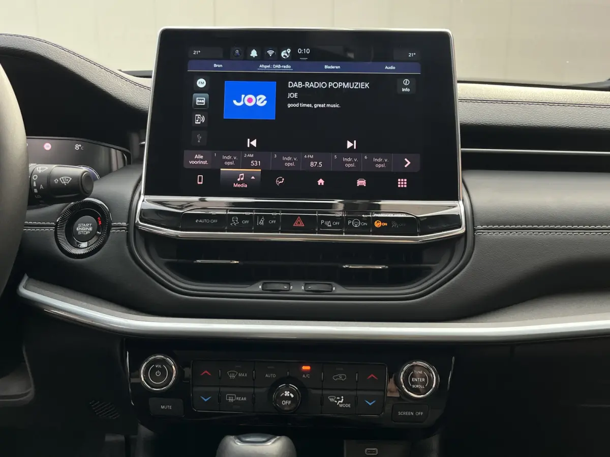 130 e-Hybrid Automaat Altitude | Keyless | Camera rondom | Carplay/Android Auto |