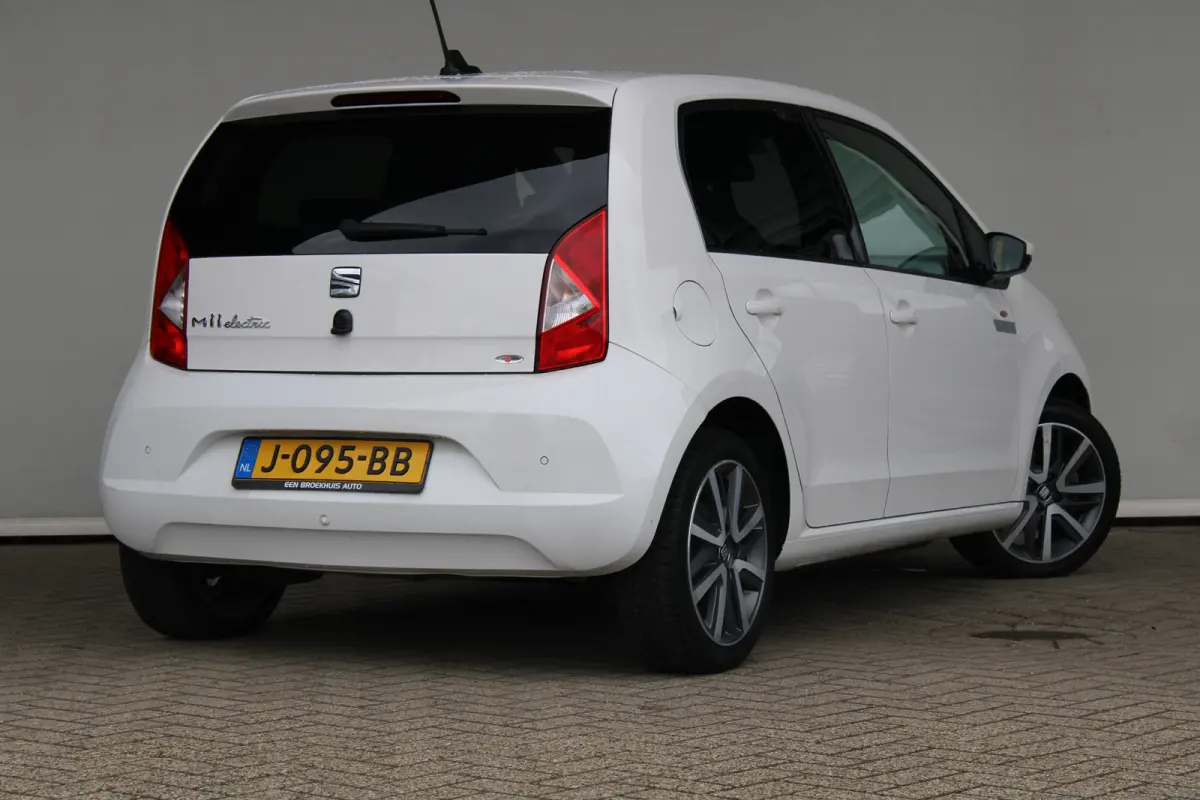 electric Plus | SOH 88,3% | Stoelverwarming | Parkeersensoren achter | cruise control | climate control |