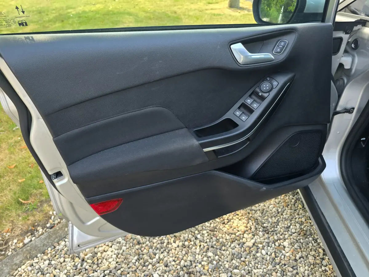 1.0 EcoBoost Hybrid Titanium Vignale Automaat, winterpakket, Airco, cruise control, Apple car play