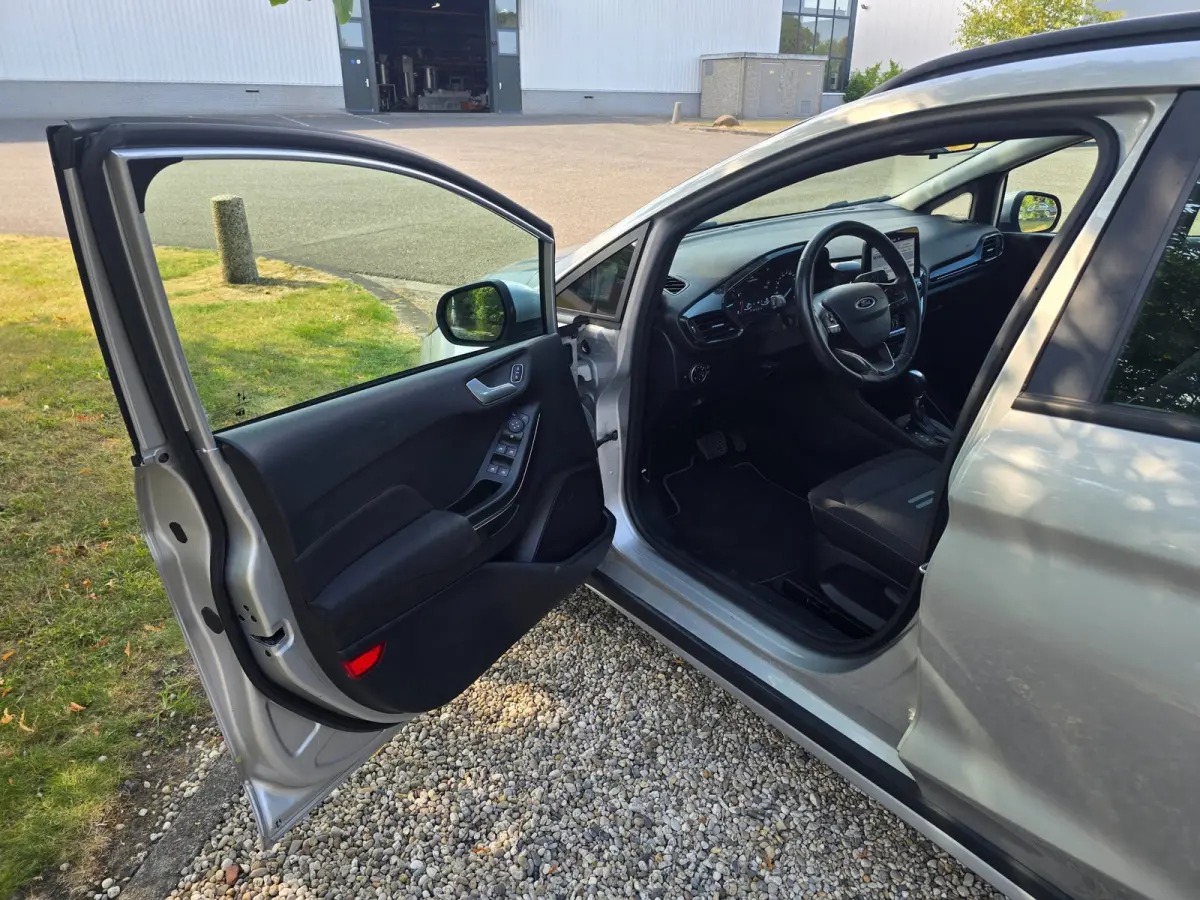 1.0 EcoBoost Hybrid Titanium Vignale Automaat, winterpakket, Airco, cruise control, Apple car play