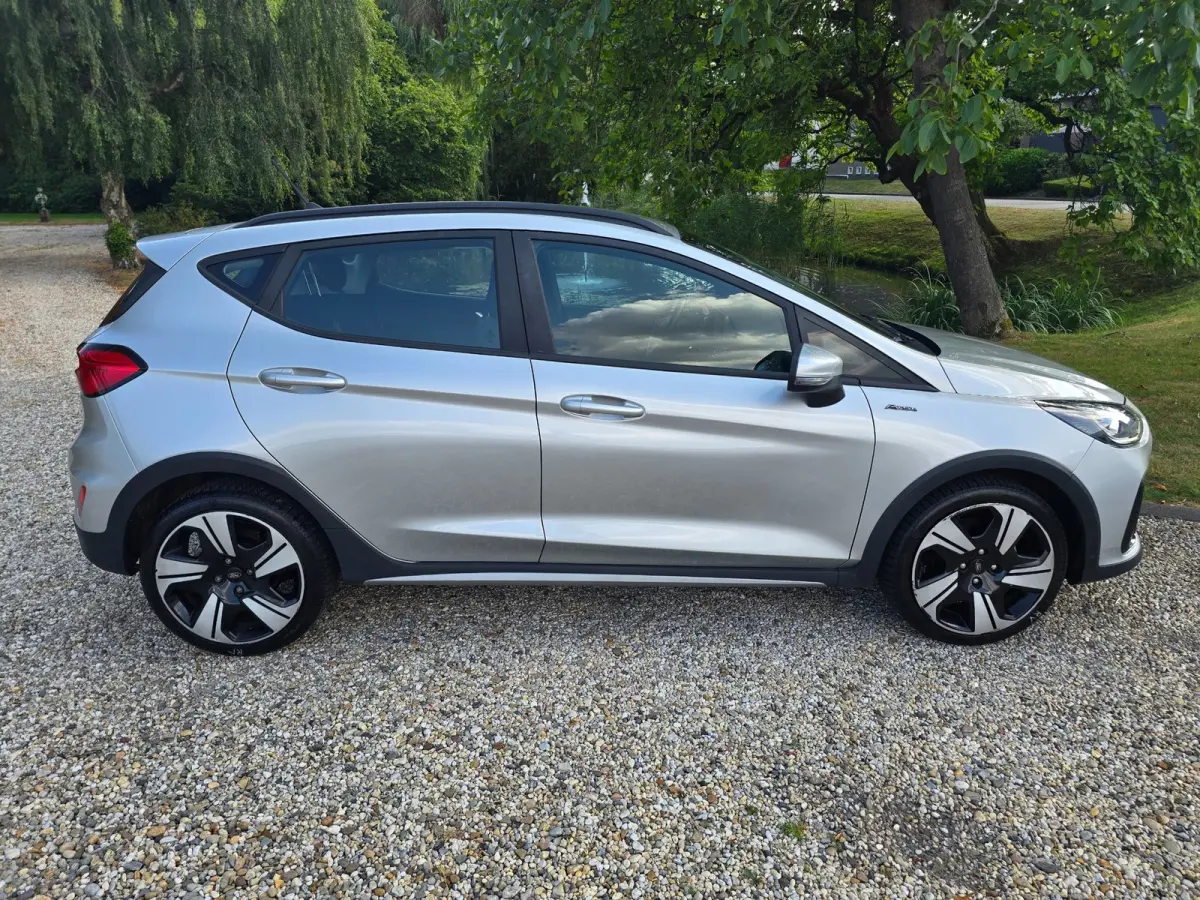 1.0 EcoBoost Hybrid Titanium Vignale Automaat, winterpakket, Airco, cruise control, Apple car play