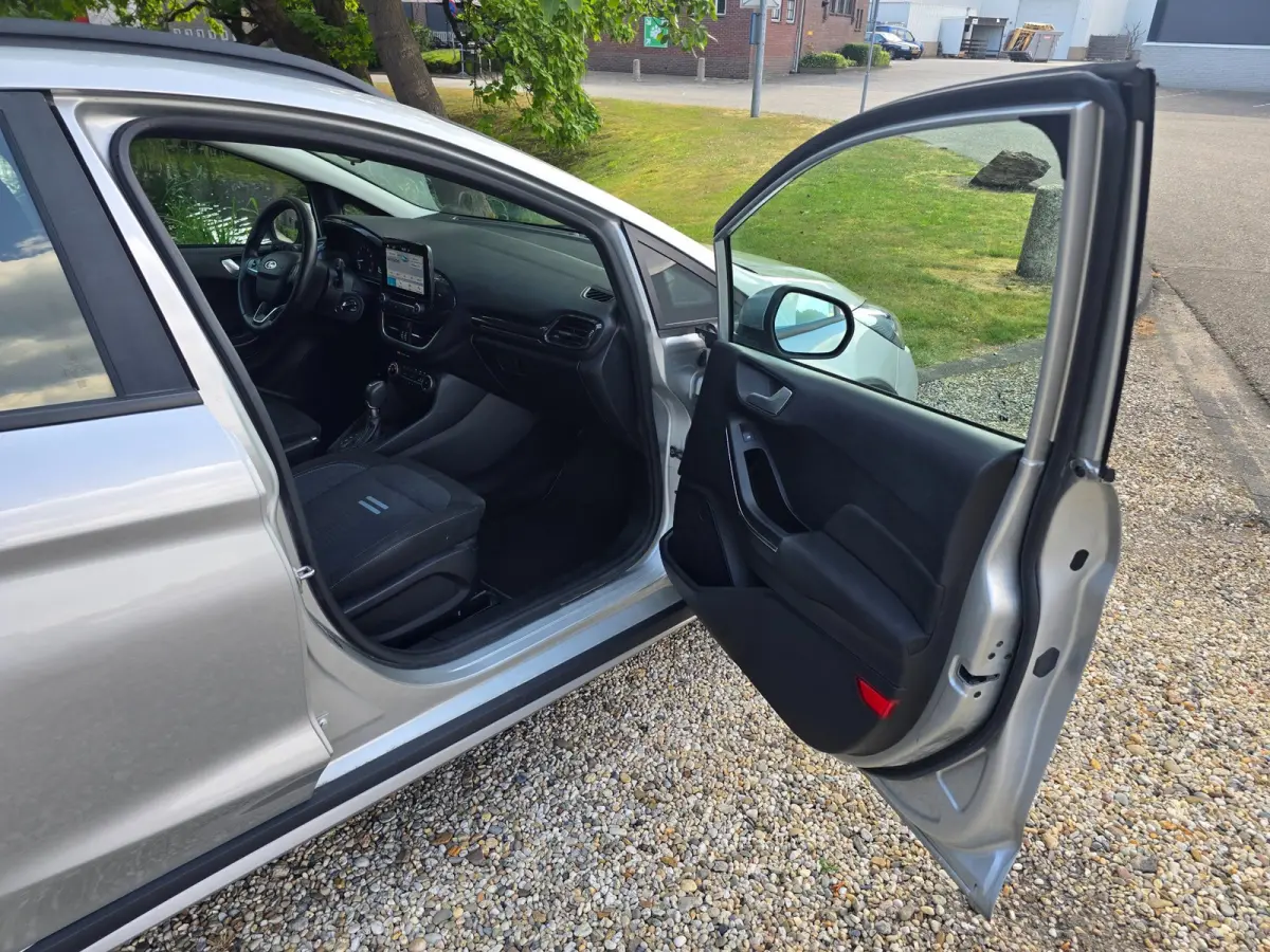1.0 EcoBoost Hybrid Titanium Vignale Automaat, winterpakket, Airco, cruise control, Apple car play