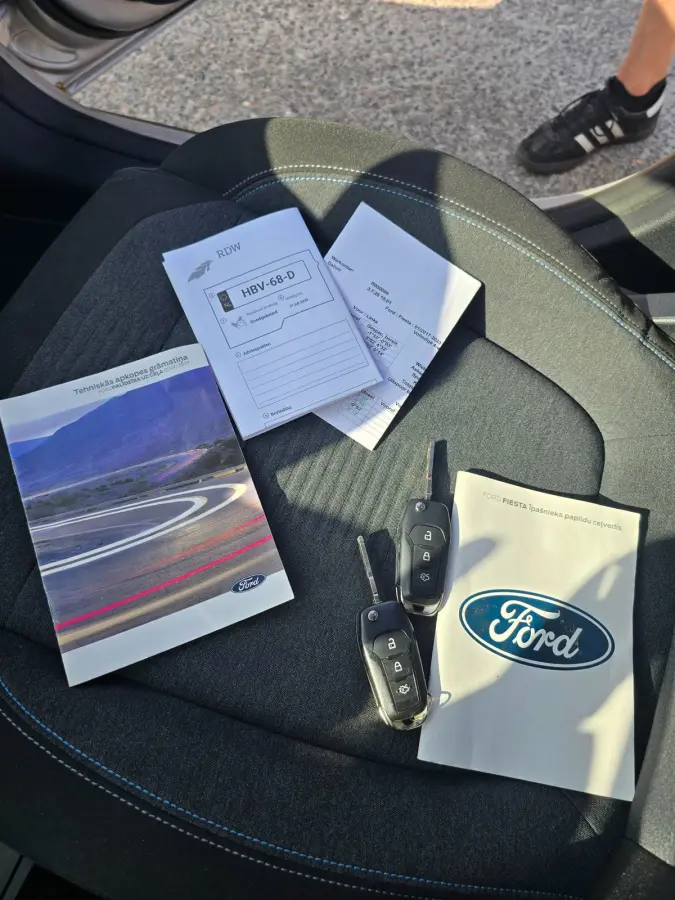 1.0 EcoBoost Hybrid Titanium Vignale Automaat, winterpakket, Airco, cruise control, Apple car play
