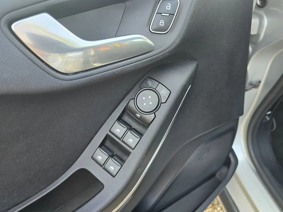 1.0 EcoBoost Hybrid Titanium Vignale Automaat, winterpakket, Airco, cruise control, Apple car play