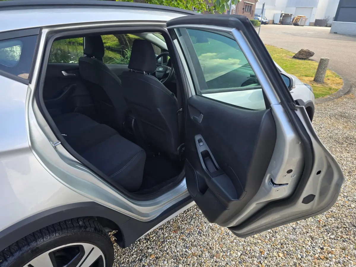 1.0 EcoBoost Hybrid Titanium Vignale Automaat, winterpakket, Airco, cruise control, Apple car play
