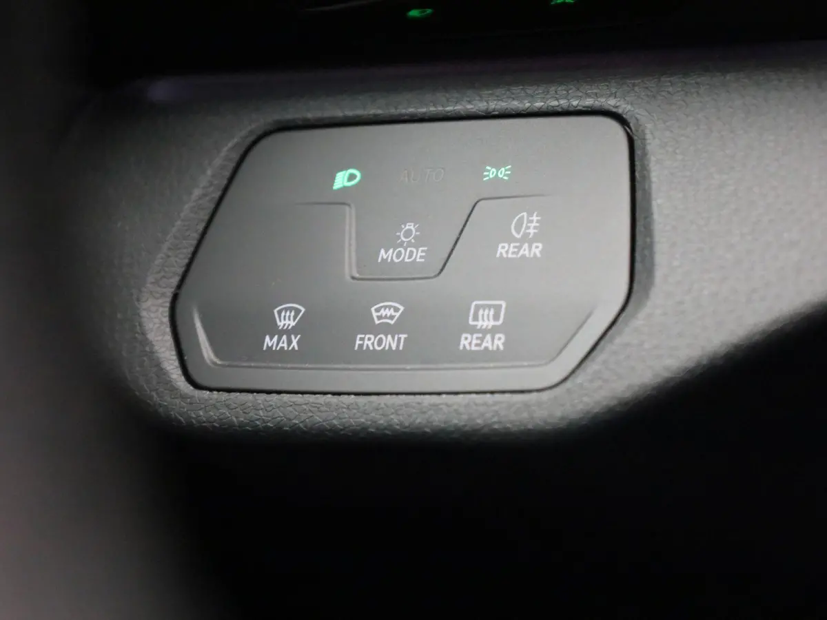 Pro 77 kWh 174 PK| SoH 96,88% | Dealeronderhouden | Navigatie | Stoelverwarming | Stuurwielverwarming | Voorruit Draadloos Verwarmbaar | Parkeersensoren