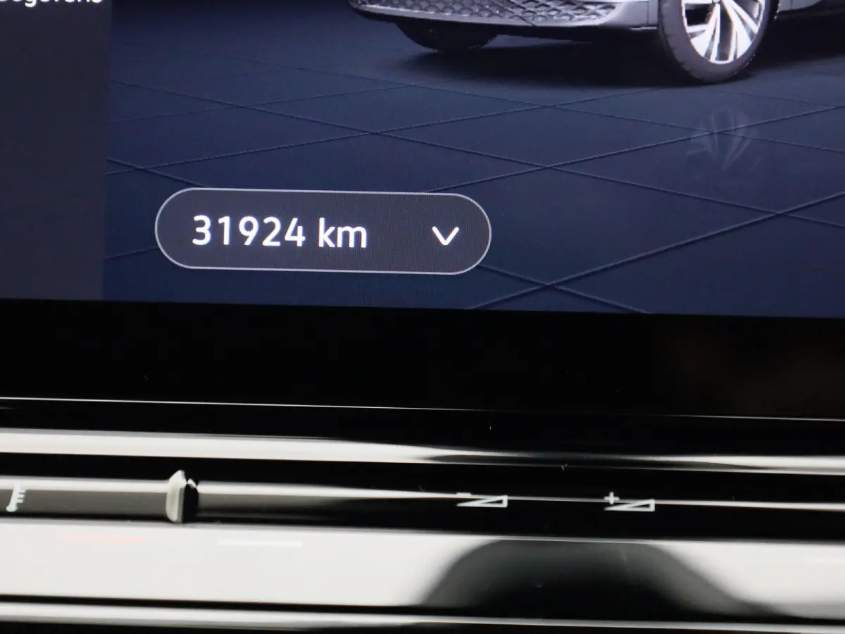 Pro 77 kWh 174 PK| SoH 96,88% | Dealeronderhouden | Navigatie | Stoelverwarming | Stuurwielverwarming | Voorruit Draadloos Verwarmbaar | Parkeersensoren