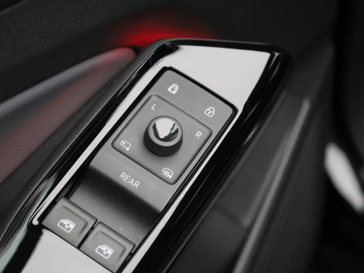 Pro 77 kWh 174 PK| SoH 96,88% | Dealeronderhouden | Navigatie | Stoelverwarming | Stuurwielverwarming | Voorruit Draadloos Verwarmbaar | Parkeersensoren