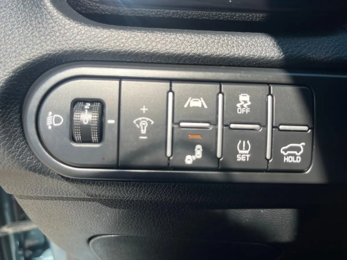 1.0 T-GDi DynamicPlusLine | Apple Carplay / Android Auto | Navigatiesysteem | Stoel + Stuurverwarming | Licht + Regensensor | Parkeersensoren Voor + Achter | Camera Achter | Elektrisch Bedie