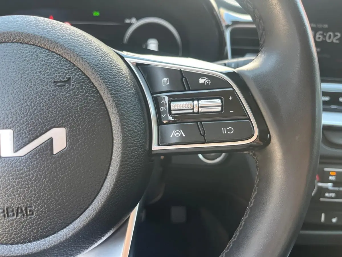 1.0 T-GDi DynamicPlusLine | Apple Carplay / Android Auto | Navigatiesysteem | Stoel + Stuurverwarming | Licht + Regensensor | Parkeersensoren Voor + Achter | Camera Achter | Elektrisch Bedie