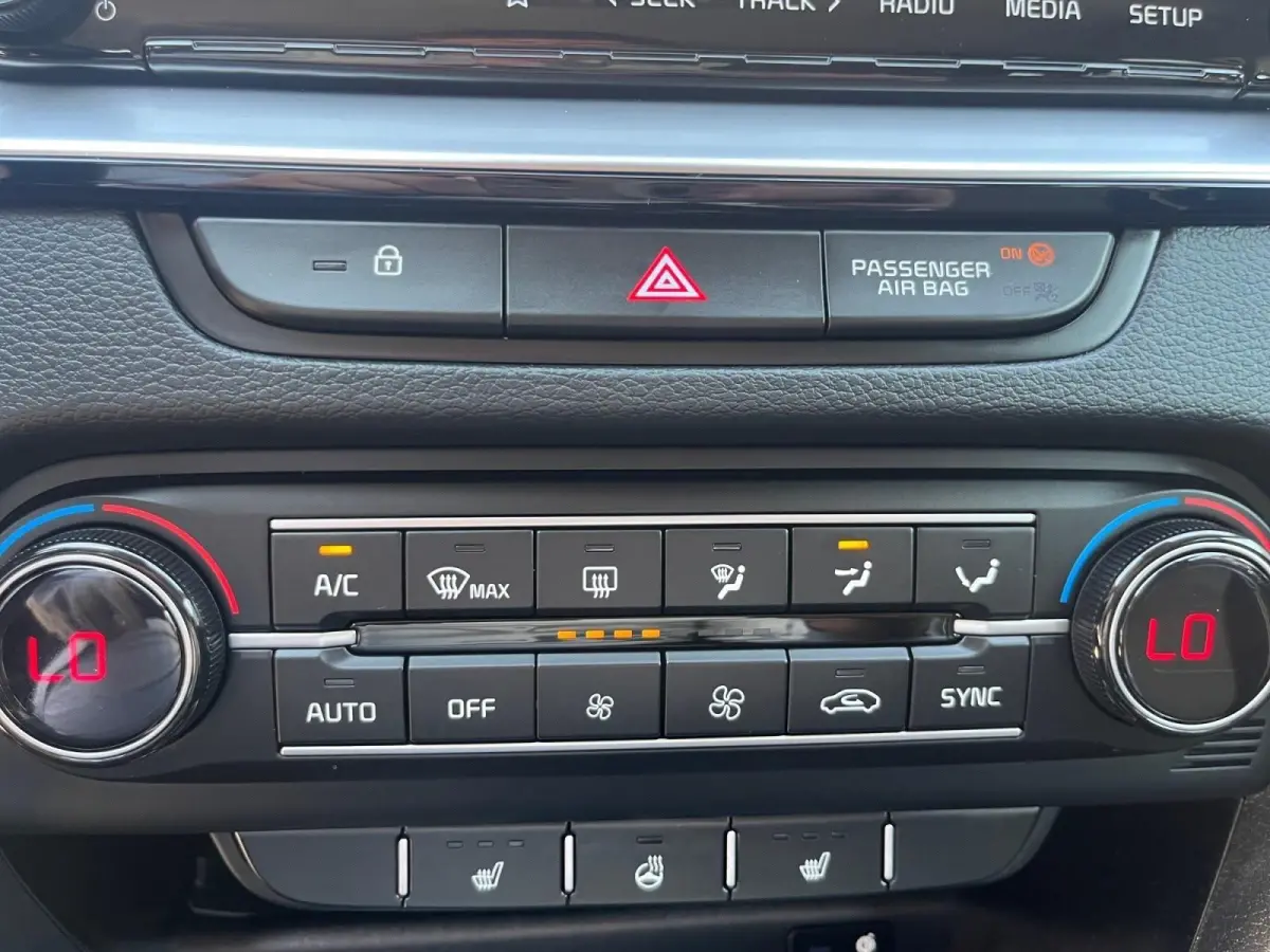 1.0 T-GDi DynamicPlusLine | Apple Carplay / Android Auto | Navigatiesysteem | Stoel + Stuurverwarming | Licht + Regensensor | Parkeersensoren Voor + Achter | Camera Achter | Elektrisch Bedie