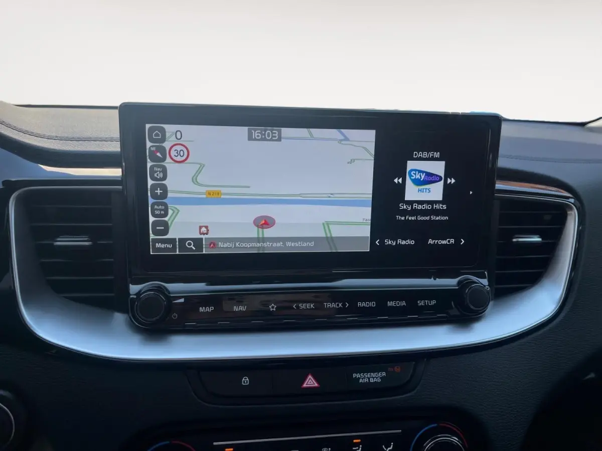 1.0 T-GDi DynamicPlusLine | Apple Carplay / Android Auto | Navigatiesysteem | Stoel + Stuurverwarming | Licht + Regensensor | Parkeersensoren Voor + Achter | Camera Achter | Elektrisch Bedie