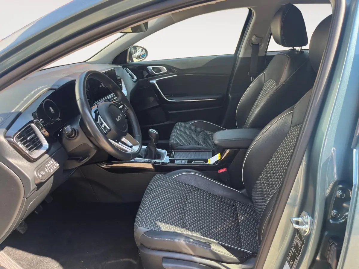 1.0 T-GDi DynamicPlusLine | Apple Carplay / Android Auto | Navigatiesysteem | Stoel + Stuurverwarming | Licht + Regensensor | Parkeersensoren Voor + Achter | Camera Achter | Elektrisch Bedie