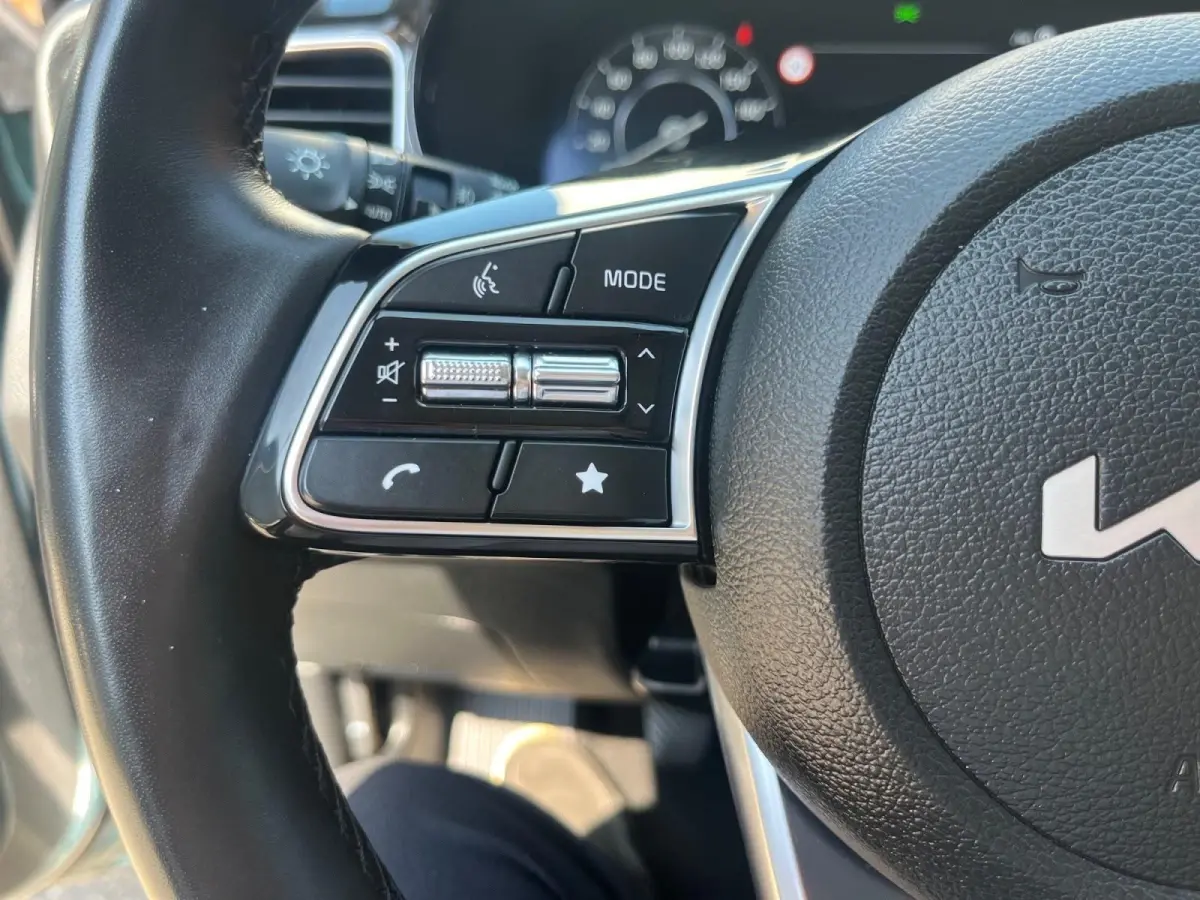 1.0 T-GDi DynamicPlusLine | Apple Carplay / Android Auto | Navigatiesysteem | Stoel + Stuurverwarming | Licht + Regensensor | Parkeersensoren Voor + Achter | Camera Achter | Elektrisch Bedie