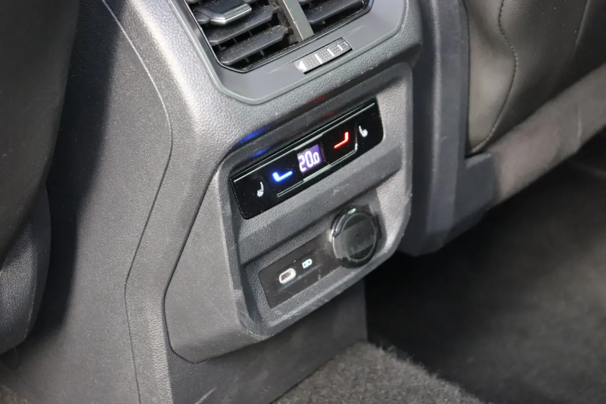 1.5 TSI FR Business Intense 7p. Zeer compleet, trekhaak wegklapbaar, panoramadak, leder.