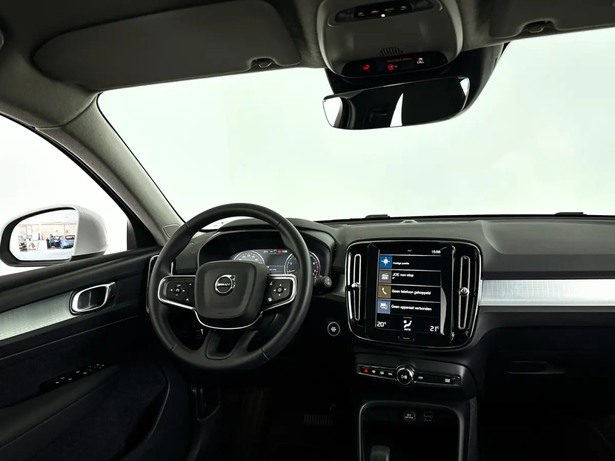 T2 Momentum Business | Parkeercamera | Climate control | Cruise control | Navigatie