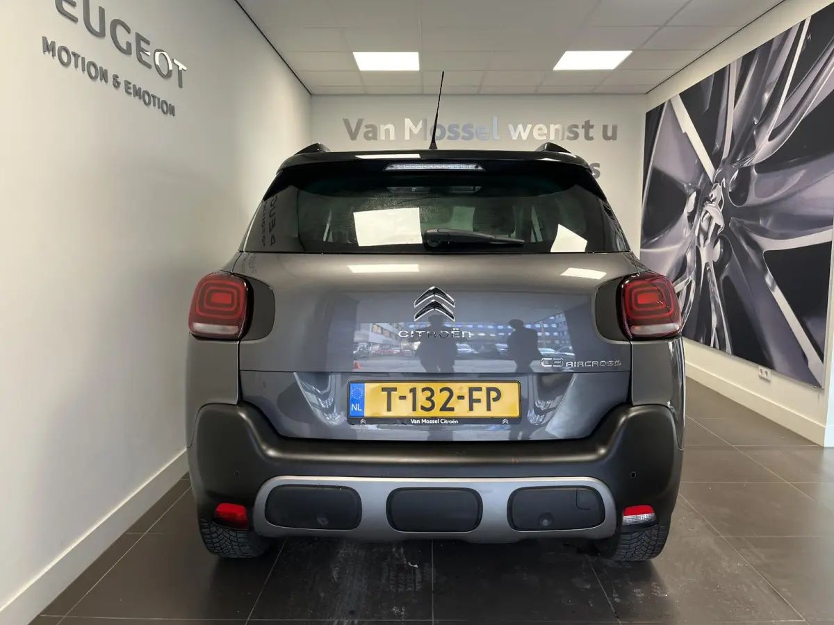1.2 PureTech Feel | Nav | Apple Carplay/Android Auto | Parkeersensor achter |