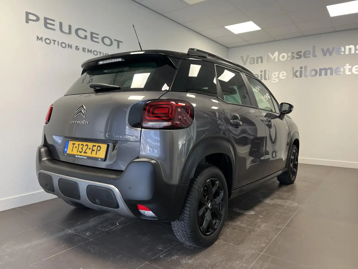 1.2 PureTech Feel | Nav | Apple Carplay/Android Auto | Parkeersensor achter |