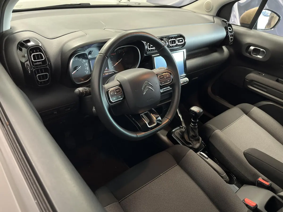 1.2 PureTech Feel | Nav | Apple Carplay/Android Auto | Parkeersensor achter |