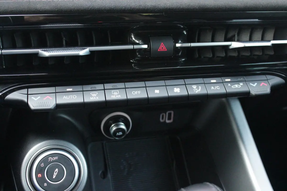 1.5T 160PK Hybrid Veloce TECHNOLOGY PACK: PARKEERWAARSCHUWING VOOR EN ACHTER/360° CAMERA / AUTONOMOUS DRIVING LEVEL 2: ADAPTIVE CRUISE CONTROL/LANE CENTERING ASSIST/TRAFFIC JAM ASSIST DODEH