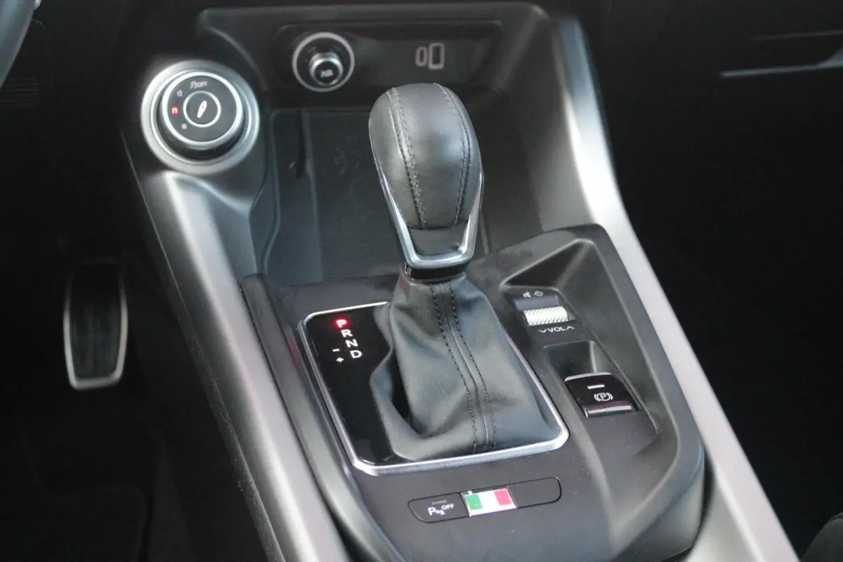 1.5T 160PK Hybrid Veloce TECHNOLOGY PACK: PARKEERWAARSCHUWING VOOR EN ACHTER/360° CAMERA / AUTONOMOUS DRIVING LEVEL 2: ADAPTIVE CRUISE CONTROL/LANE CENTERING ASSIST/TRAFFIC JAM ASSIST DODEH
