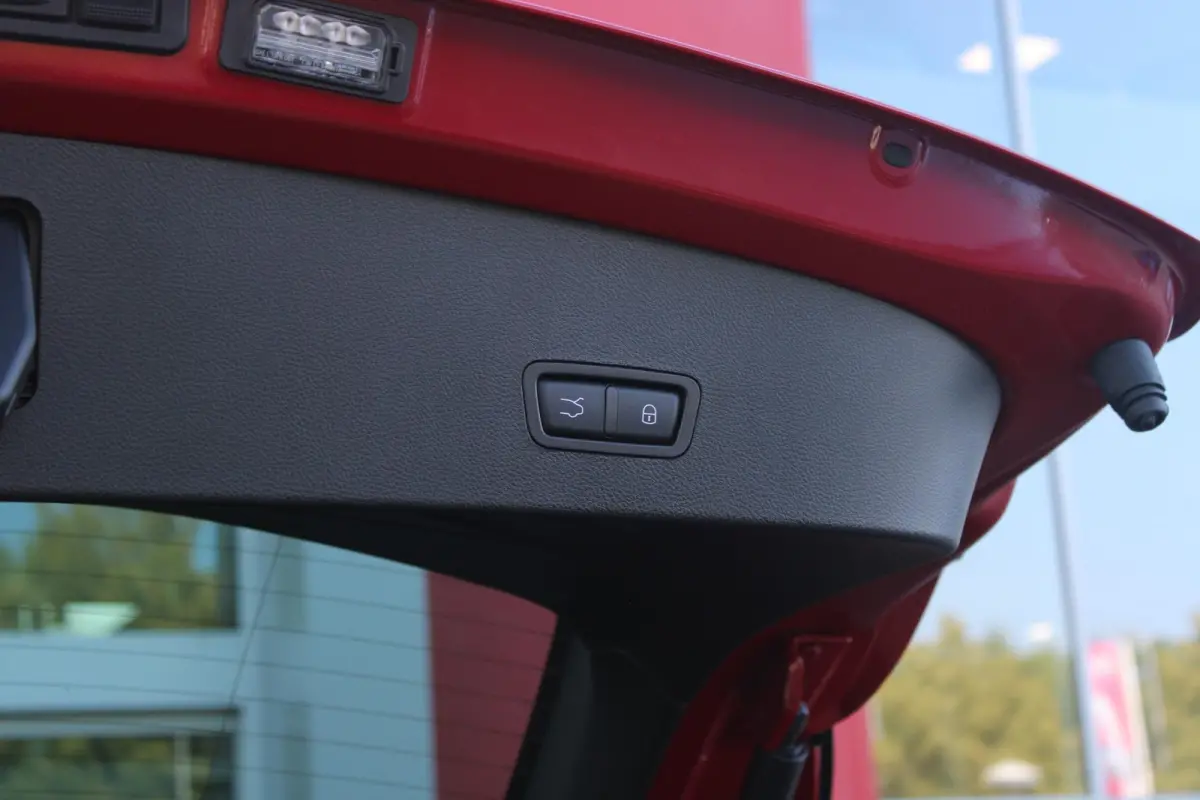 1.5T 160PK Hybrid Veloce TECHNOLOGY PACK: PARKEERWAARSCHUWING VOOR EN ACHTER/360° CAMERA / AUTONOMOUS DRIVING LEVEL 2: ADAPTIVE CRUISE CONTROL/LANE CENTERING ASSIST/TRAFFIC JAM ASSIST DODEH