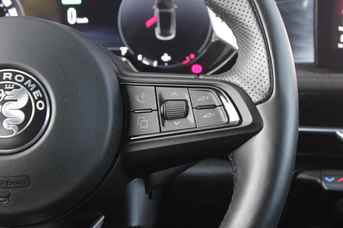 1.5T 160PK Hybrid Veloce TECHNOLOGY PACK: PARKEERWAARSCHUWING VOOR EN ACHTER/360° CAMERA / AUTONOMOUS DRIVING LEVEL 2: ADAPTIVE CRUISE CONTROL/LANE CENTERING ASSIST/TRAFFIC JAM ASSIST DODEH